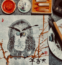 Load image into Gallery viewer, Owls in Chinese Ink, with the auspicious phrase "Da Jixiang", 貓頭鷹水墨畫 “大吉祥”