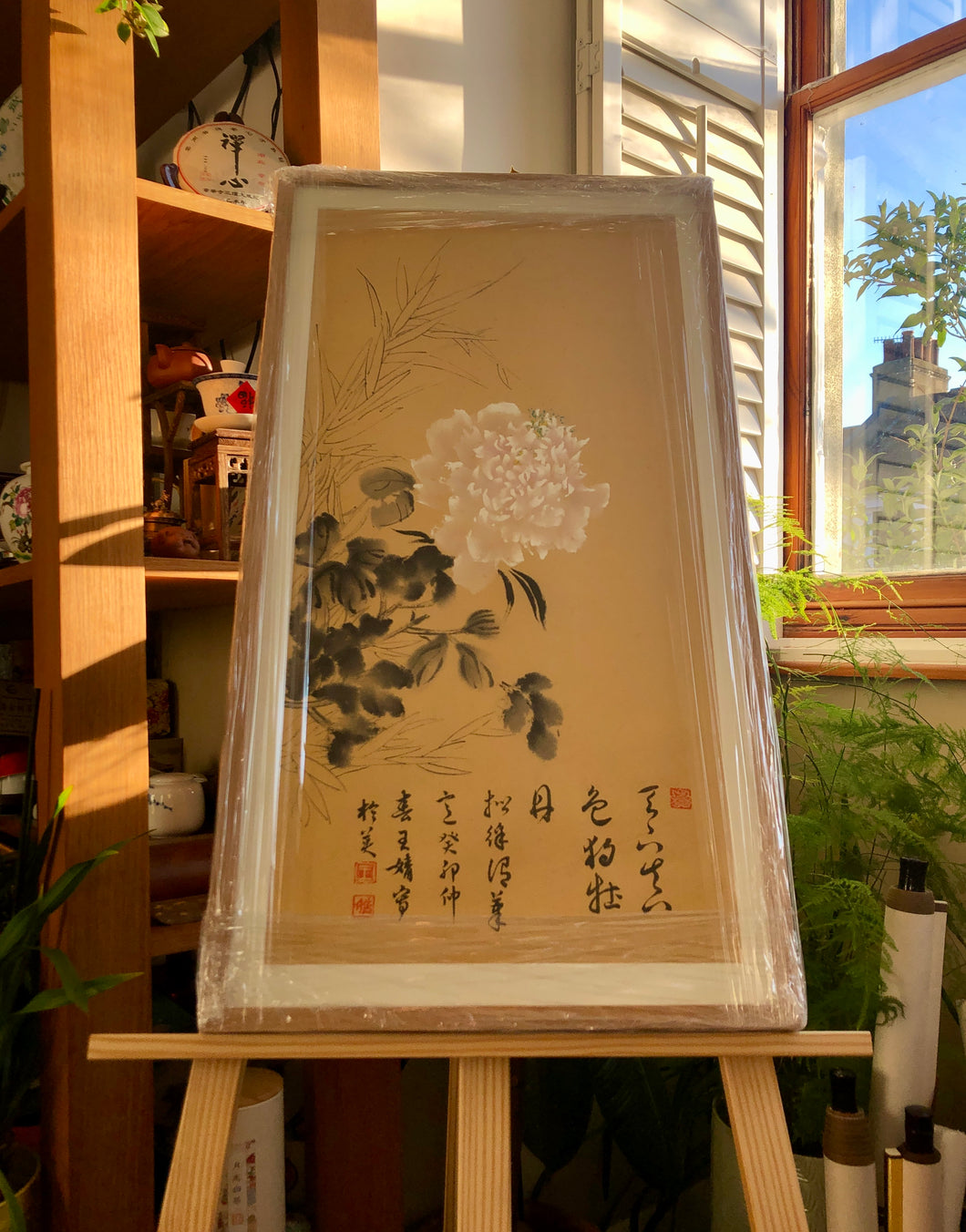 Oriental Elegance 東方之雅, Original Chinese Painting on Gold Flake Xuan Rice Paper, Painted in Brighton UK